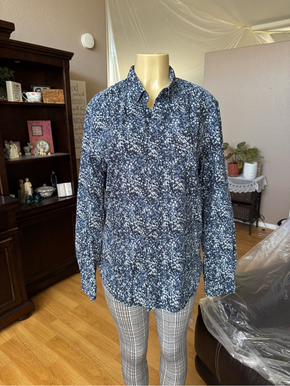 Denim & Flower Slim blue & white floral long sleeves button up shirt-size L